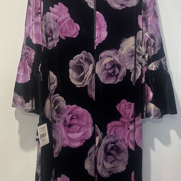 Velvet floral dress with bell sleeve - Picture 2 of 6